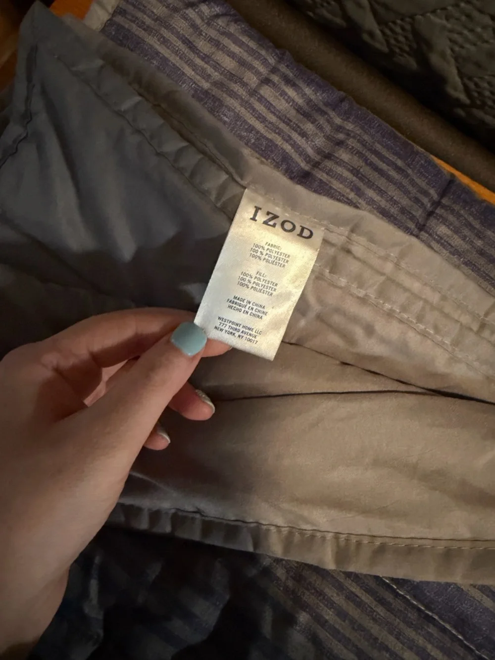 Twin size izod comforter